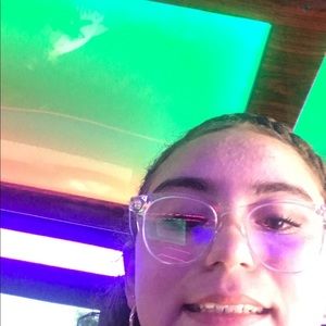 Meet your Posher, Anyuli